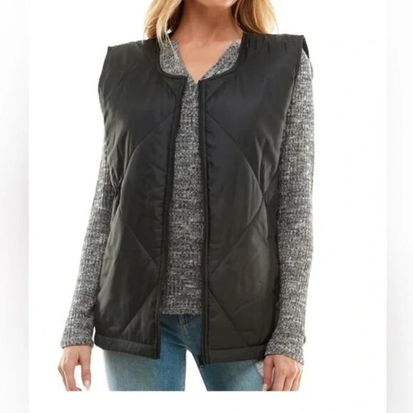 NWT Socialite Mae Quilted Vest S/M FabFitFun Black Lightweight NEW - Picture 2 of 7